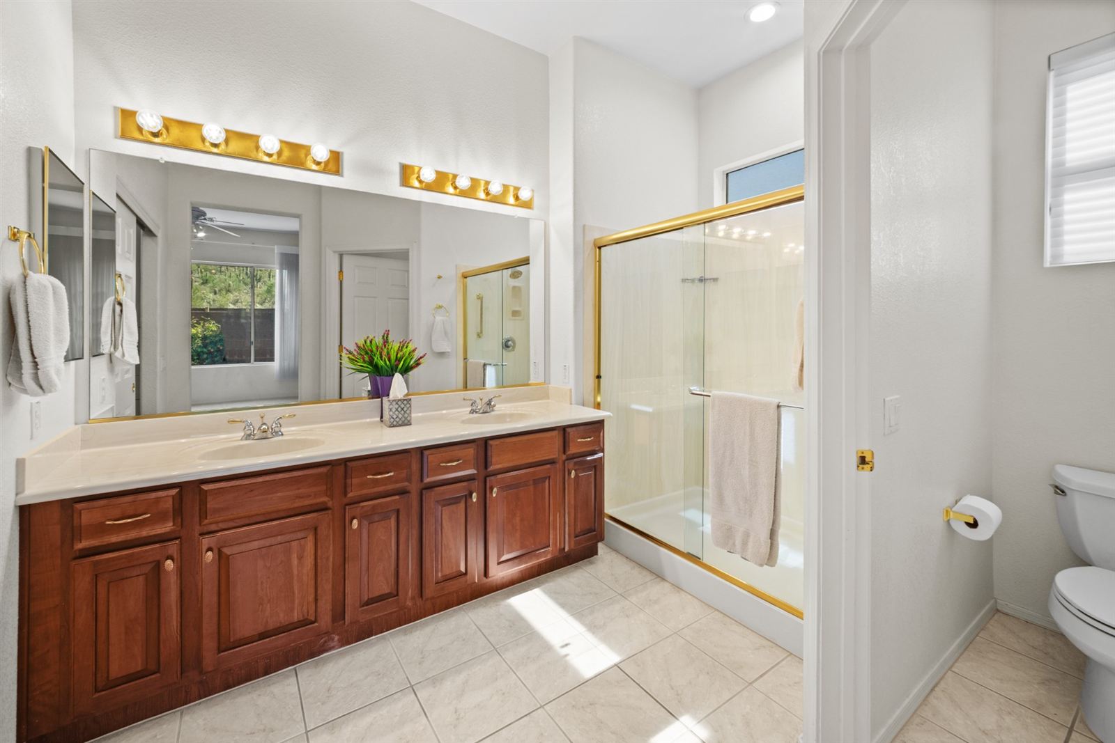 Bathroom with dual vanity and cherry cabinetry